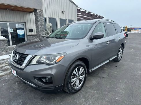 Used 2020 Nissan Pathfinder SV FWD image 2