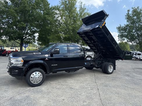 New 2024 RAM 5500 Laramie image 9