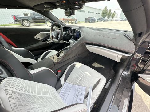 Used 2023 Chevrolet Corvette Stingray Premium Conv w/ Z51 Performance Package RWD image 24