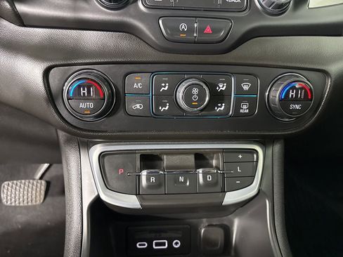 Used 2022 GMC Terrain SLT image 16