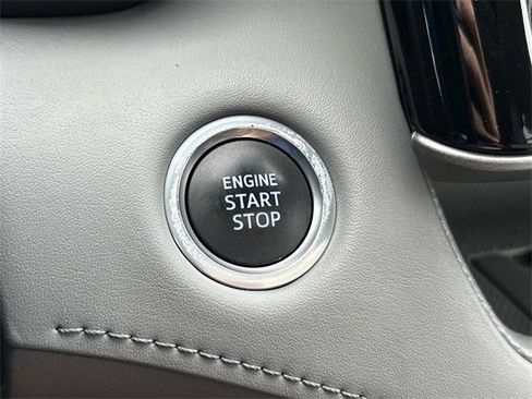 Used 2021 Toyota Highlander XLE image 32