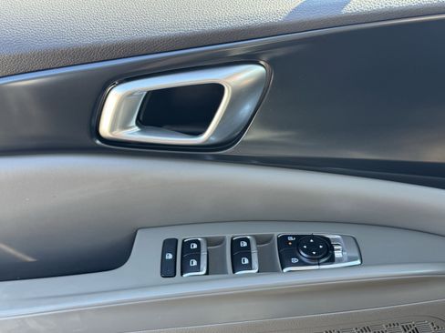 Used 2025 Kia Carnival LXS image 29