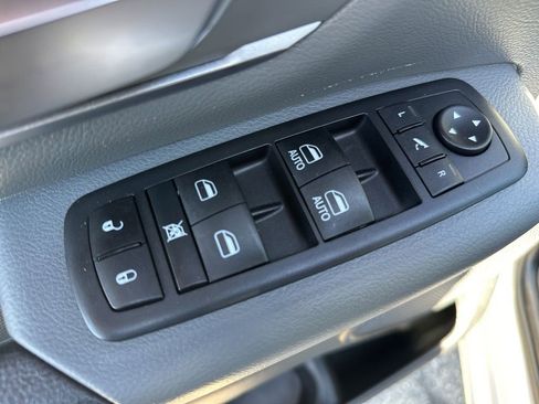 Used 2019 RAM 1500 Big Horn image 16