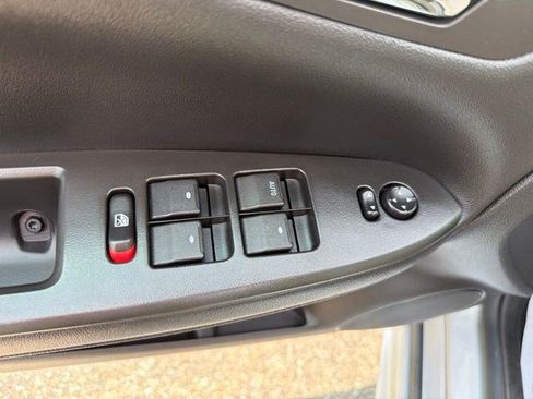 Used 2016 Chevrolet Impala LT FWD image 11
