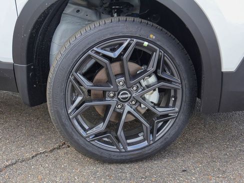 New 2026 Nissan Kicks SR image 18