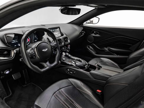Used 2019 Aston Martin V8 Vantage Coupe RWD image 3