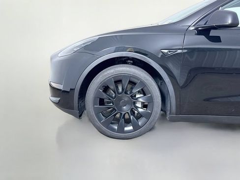 Used 2024 Tesla Model Y Long Range AWD/4WD image 30