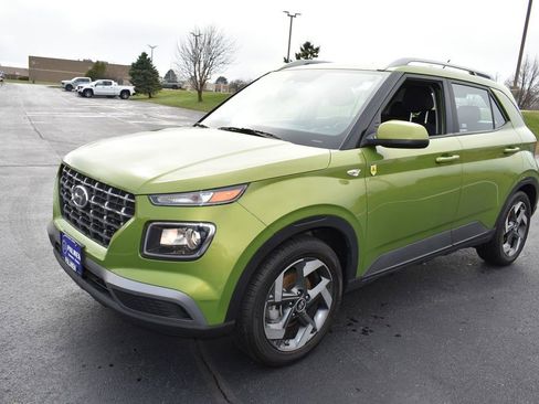 Used 2024 Hyundai Venue SEL FWD image 8