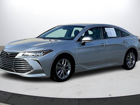 Used 2019 Toyota Avalon XLE image 4