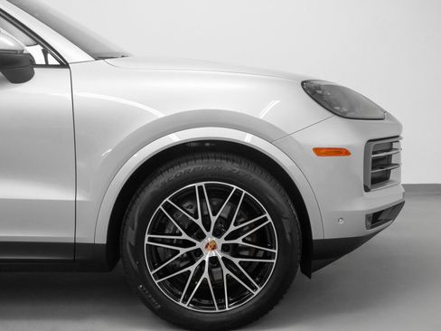 Used 2025 Porsche Cayenne image 14