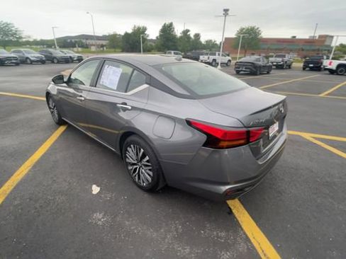Used 2025 Nissan Altima 2.5 SV FWD image 8