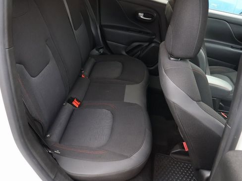 Used 2023 Jeep Renegade Trailhawk image 17