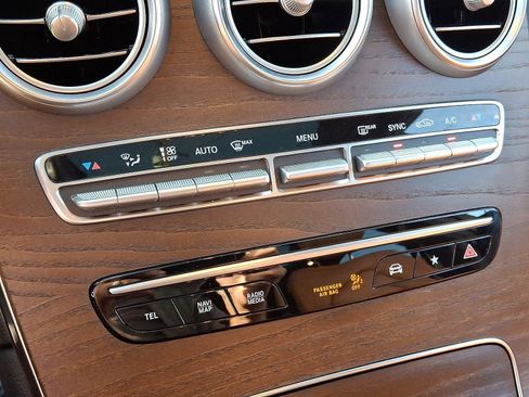 Used 2021 Mercedes-Benz GLC 300 4MATIC image 19