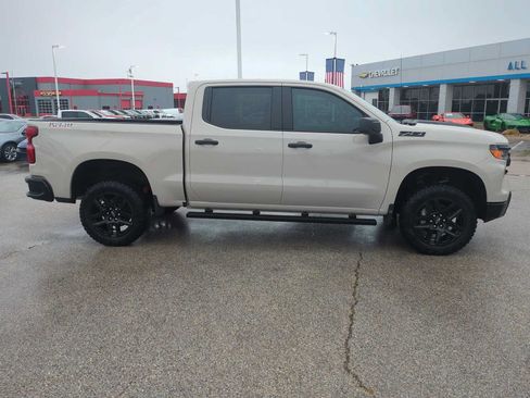 Used 2026 Chevrolet Silverado 1500 Custom Trail Boss w/ LPO, Dark Essentials Package AWD/4WD image 9
