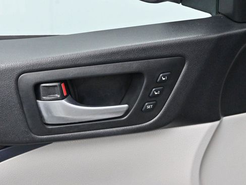 Used 2016 Toyota Highlander Limited w/ Driver Technology Package image 13