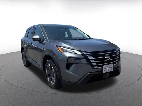 Used 2025 Nissan Rogue SV FWD image 3