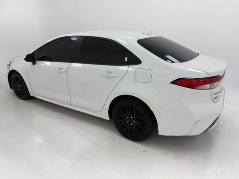 Used 2021 Toyota Corolla LE image 37