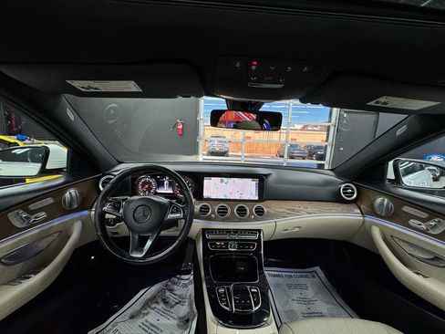 Used 2017 Mercedes-Benz E 400 4MATIC image 32