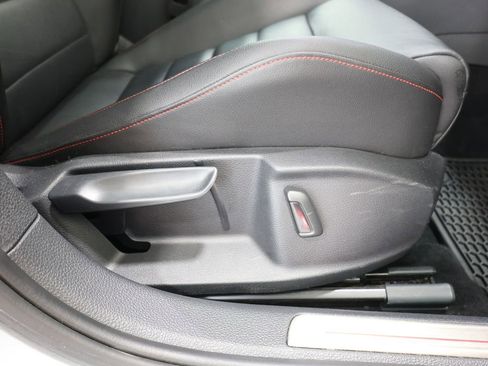 Used 2017 Volkswagen GTI SE FWD image 22