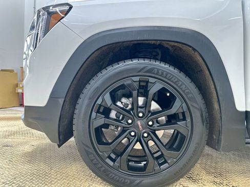 Used 2022 GMC Terrain SLE w/ Driver Convenience Package AWD/4WD image 19