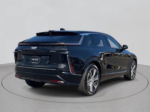 Used 2024 Cadillac Lyriq Luxury AWD/4WD image 5