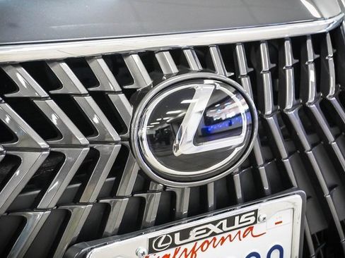 Certified 2025 Lexus ES 300h w/ Premium Package image 28