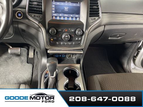 Used 2021 Jeep Grand Cherokee Laredo AWD/4WD image 17