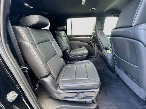 Used 2025 Cadillac Escalade ESV Luxury RWD image 28