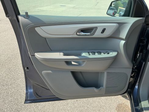 Used 2014 Chevrolet Traverse LS image 6