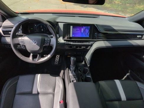 Used 2025 Toyota Camry SE FWD image 27
