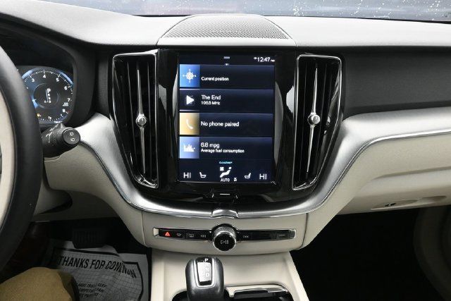Used 2019 Volvo XC60 T5 Momentum w/ Multimedia Package FWD image 13