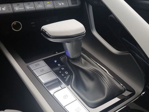 New 2025 Hyundai Elantra Limited FWD image 19