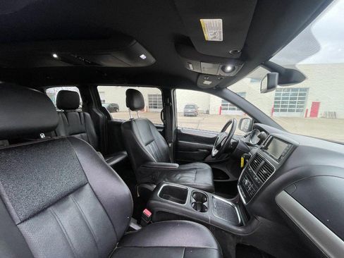 Used 2019 Dodge Grand Caravan GT FWD image 3