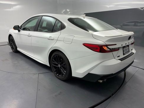Used 2025 Toyota Camry SE w/ Convenience Package image 4