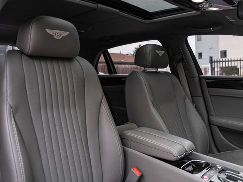 Used 2018 Bentley Flying Spur V8 image 39