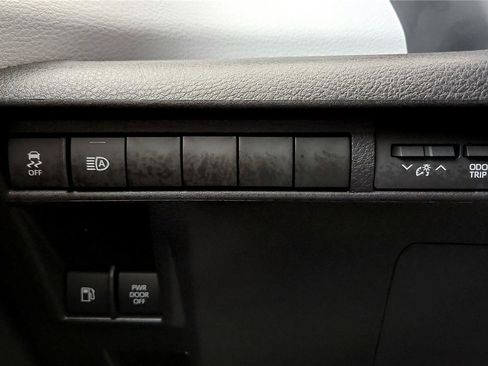 Used 2025 Toyota Sienna LE AWD/4WD image 33
