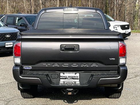 Used 2022 Toyota Tacoma TRD Sport w/ Technology Package AWD/4WD image 4