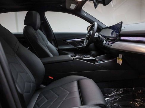 Used 2026 BMW i5 eDrive40 w/ M Sport Package image 18