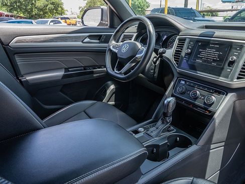 Used 2021 Volkswagen Atlas Cross Sport SE FWD image 20