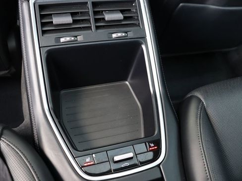 Used 2018 Porsche Panamera 4 image 42