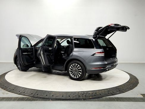 Used 2023 Lincoln Aviator Reserve image 13