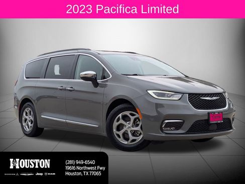 Used 2023 Chrysler Pacifica Limited image 1