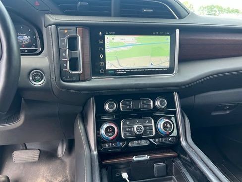 Used 2023 GMC Yukon Denali Ultimate AWD/4WD image 13