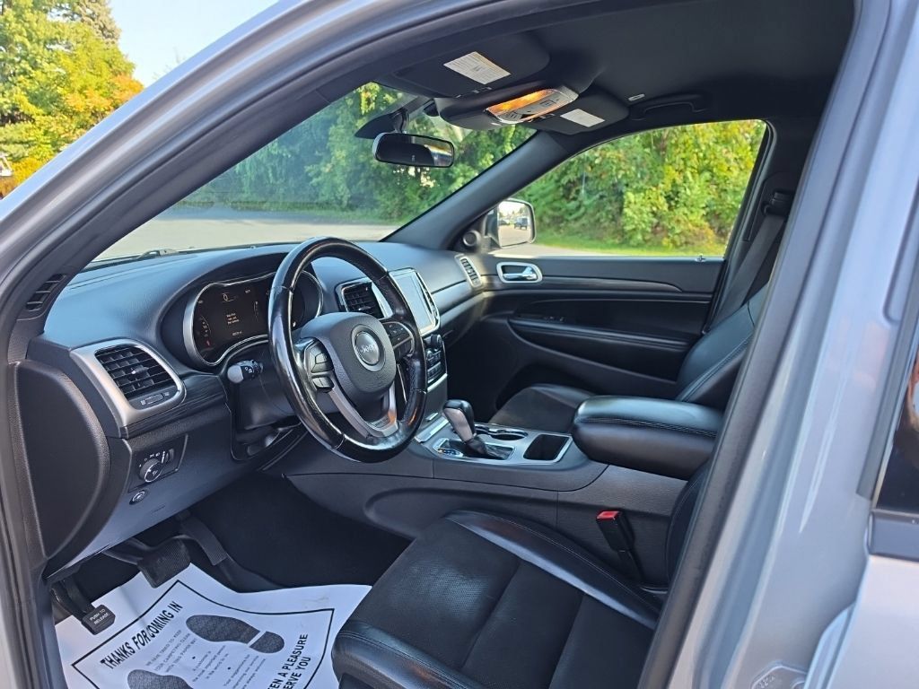 Used 2021 Jeep Grand Cherokee Laredo X AWD/4WD image 9