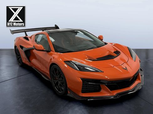 Used 2025 Chevrolet Corvette ZR1 w/ ZR1 Carbon Fiber Aero Package RWD image 8