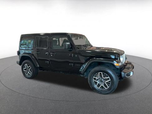 Used 2025 Jeep Wrangler Unlimited Sahara AWD/4WD image 2