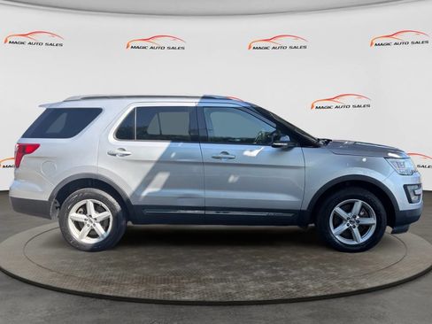 Used 2016 Ford Explorer XLT w/ Equipment Group 202A AWD/4WD image 6