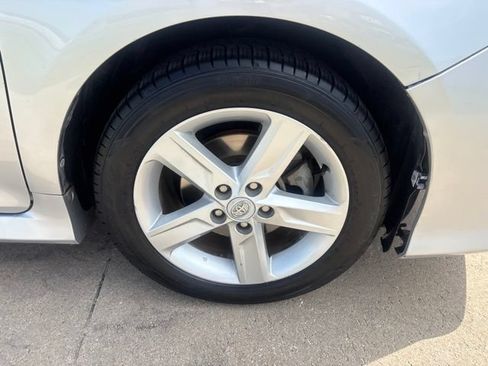 Used 2012 Toyota Camry SE FWD image 17