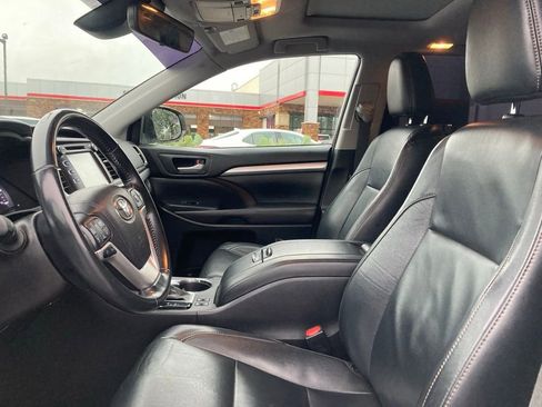 Used 2017 Toyota Highlander XLE image 9
