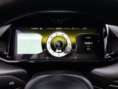 Used 2025 Aston Martin V8 Vantage Coupe image 29